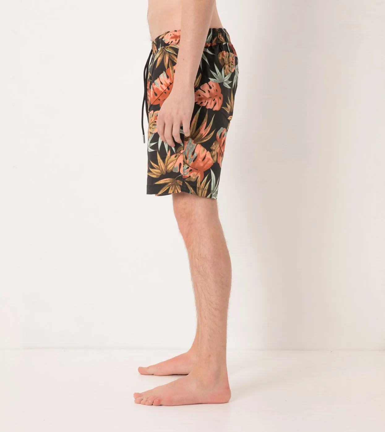 Forage Laguna Short Washed Black