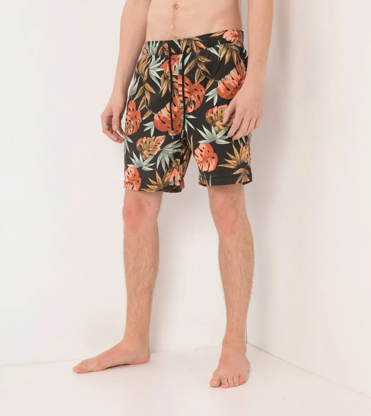 Forage Laguna Short Washed Black