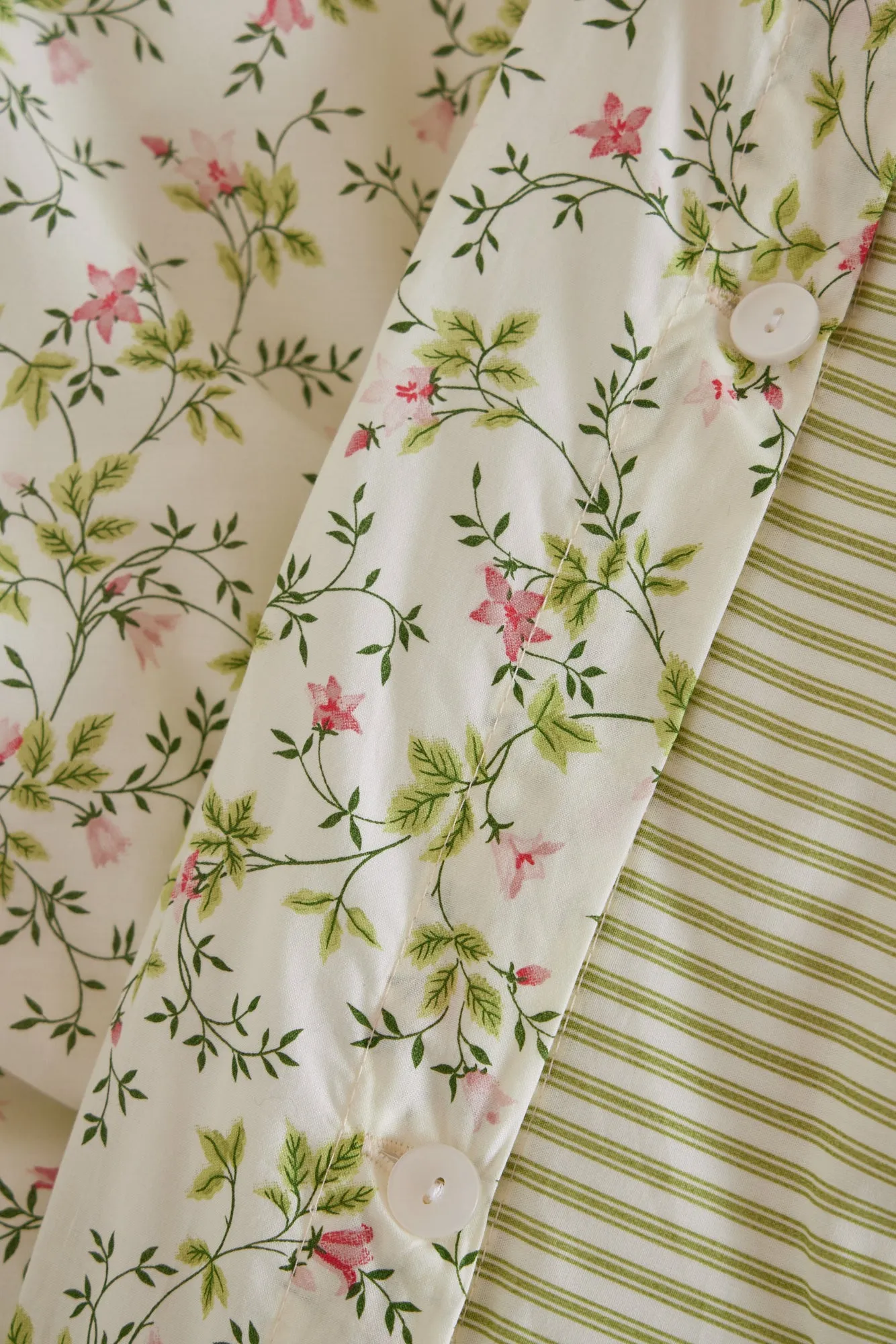 Foxford Reversible Dainty Lily Duvet Set