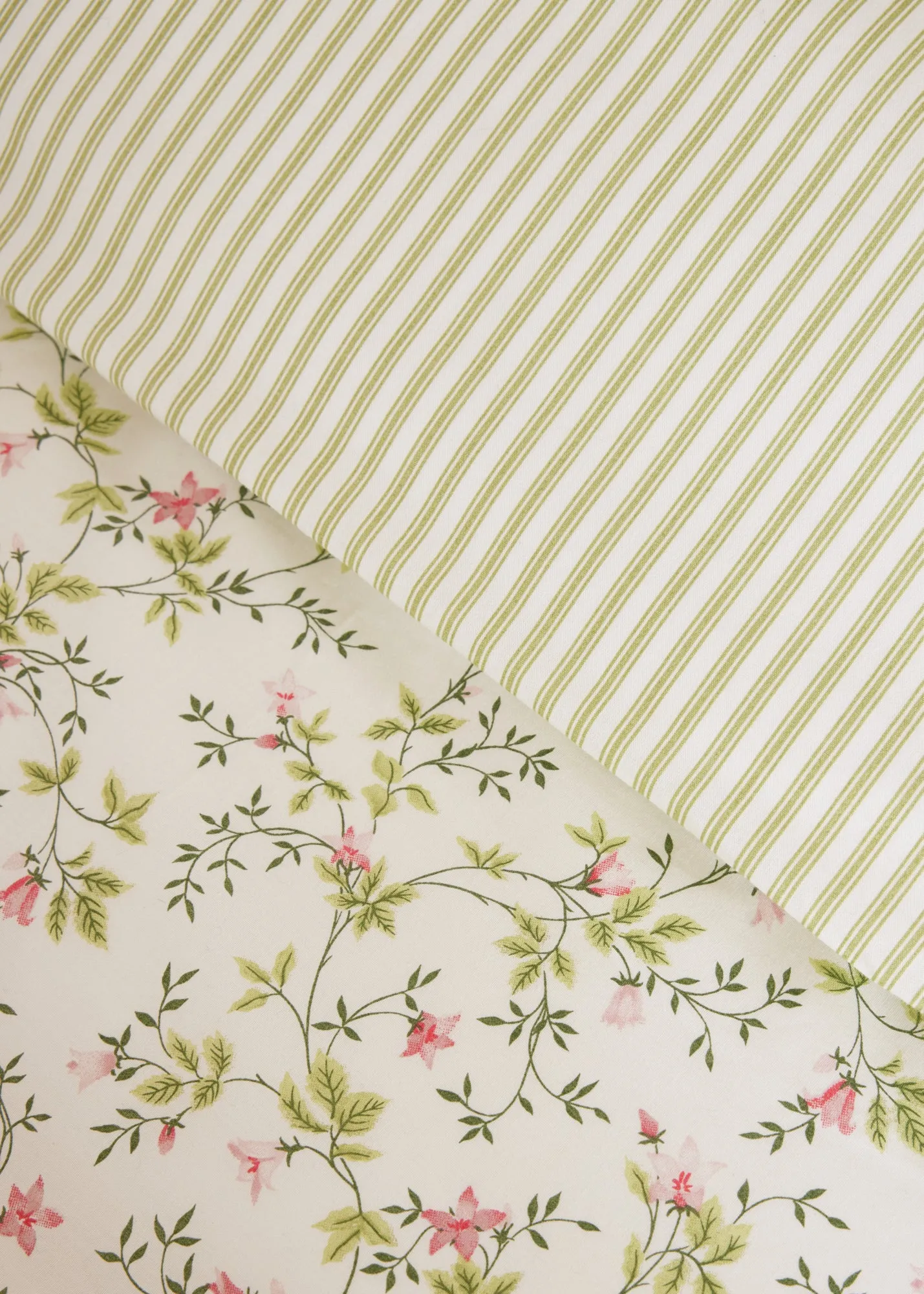 Foxford Reversible Dainty Lily Duvet Set