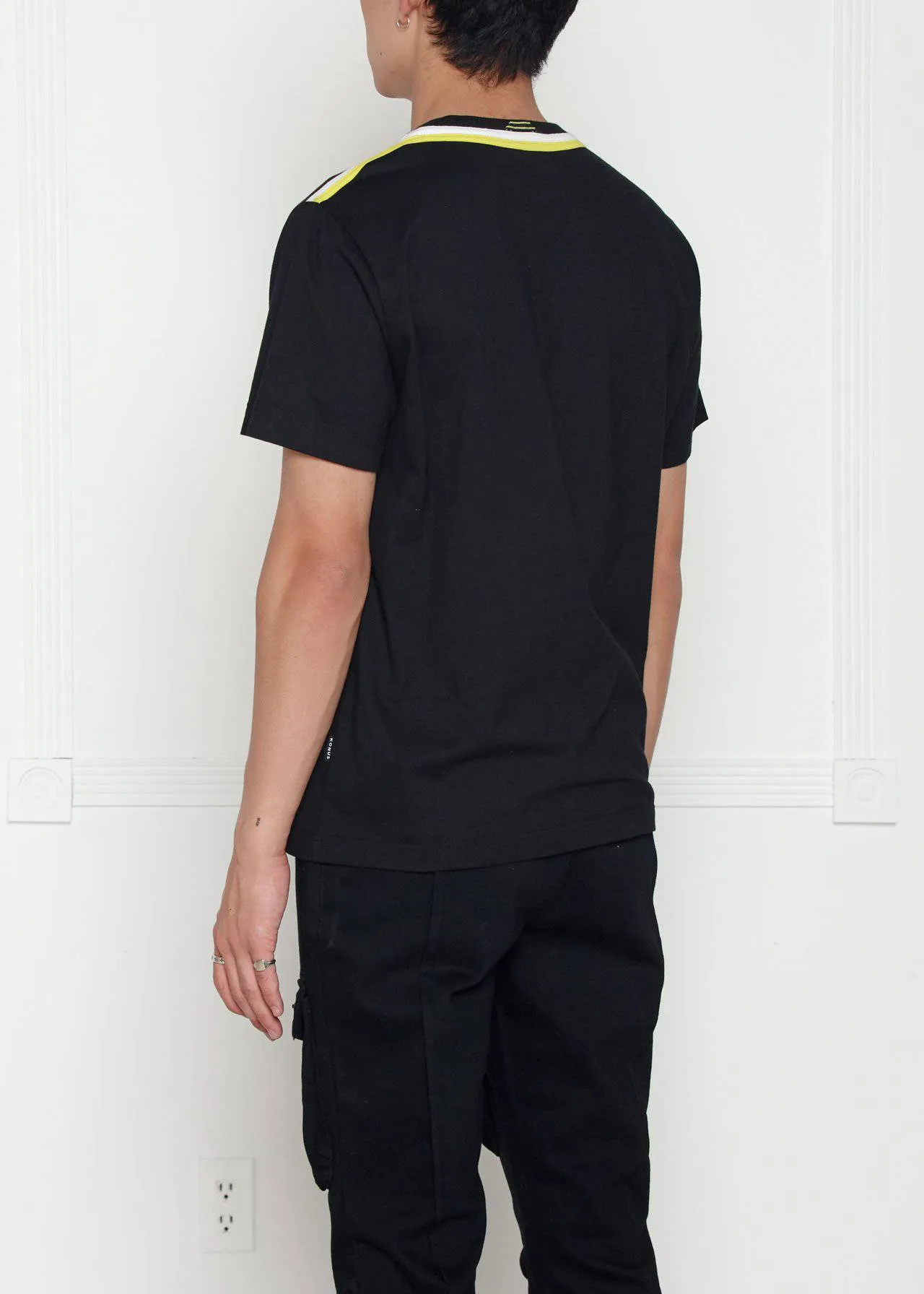 Konus Men's Shoulder Tape Tee in Black